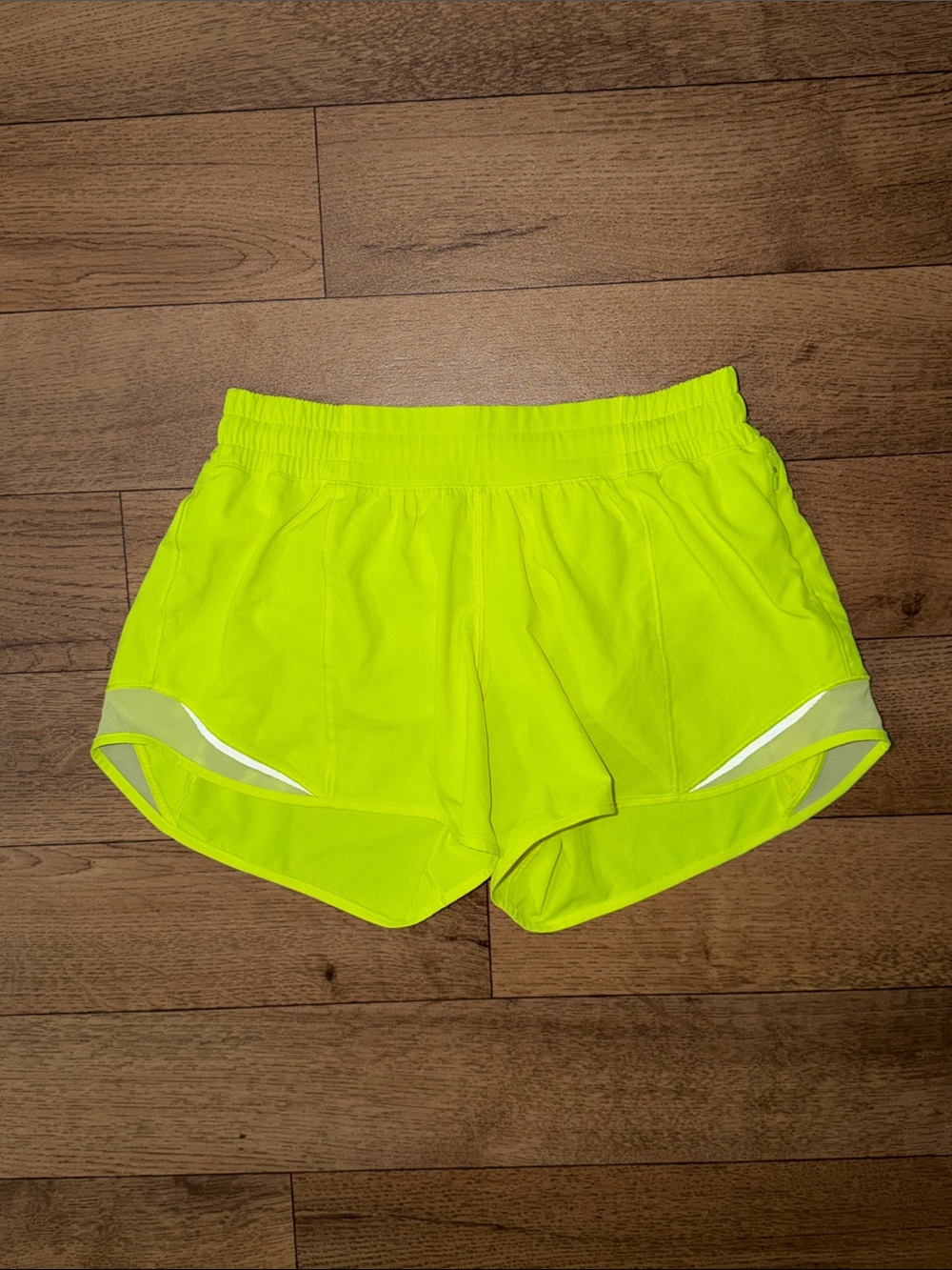 Lululemon Size 6 Hotty Hot Short II 4” Inseam Bright Neon Yellow/Green Marathon